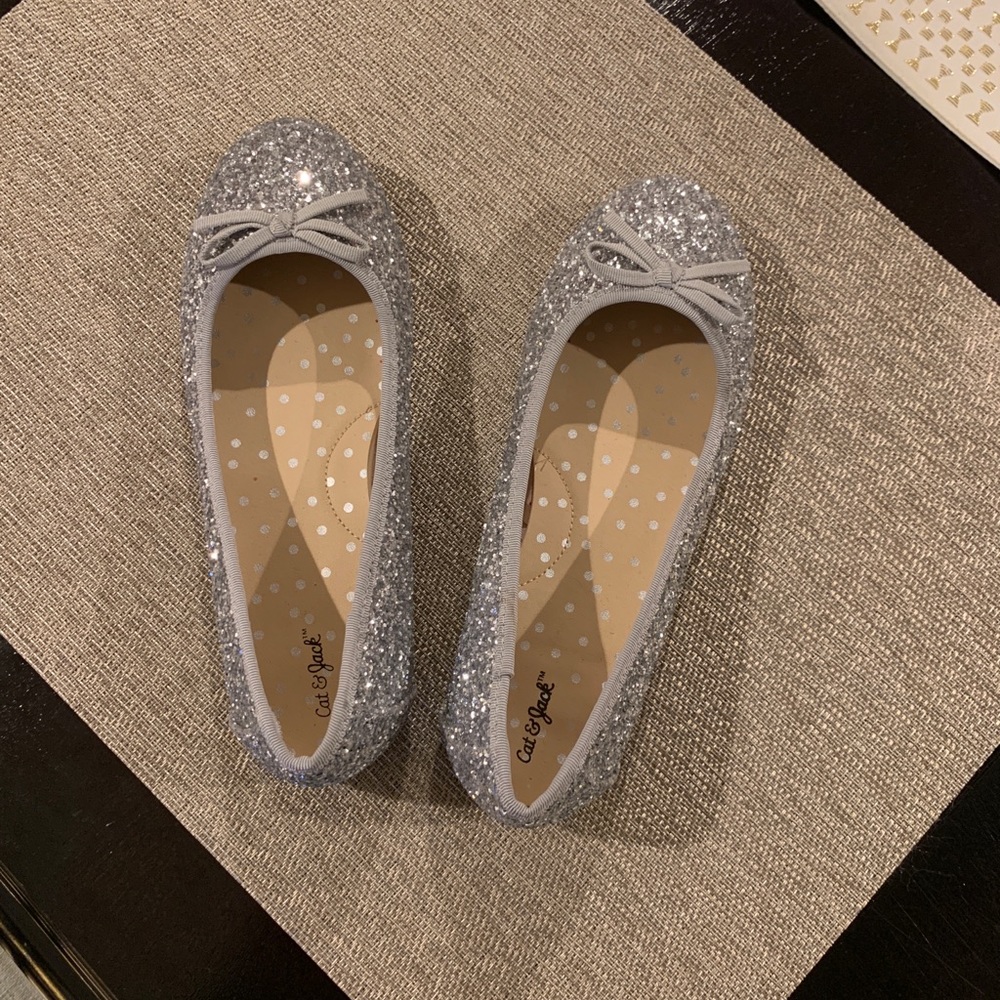 NWOT Cat & Jack silver sparkly shoes - size 4